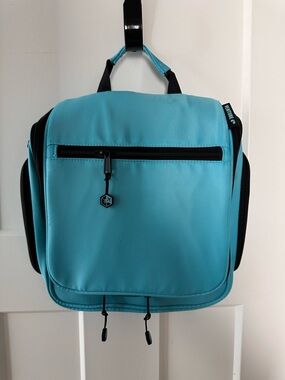 Venture 4th Hanging Toiletry Bag